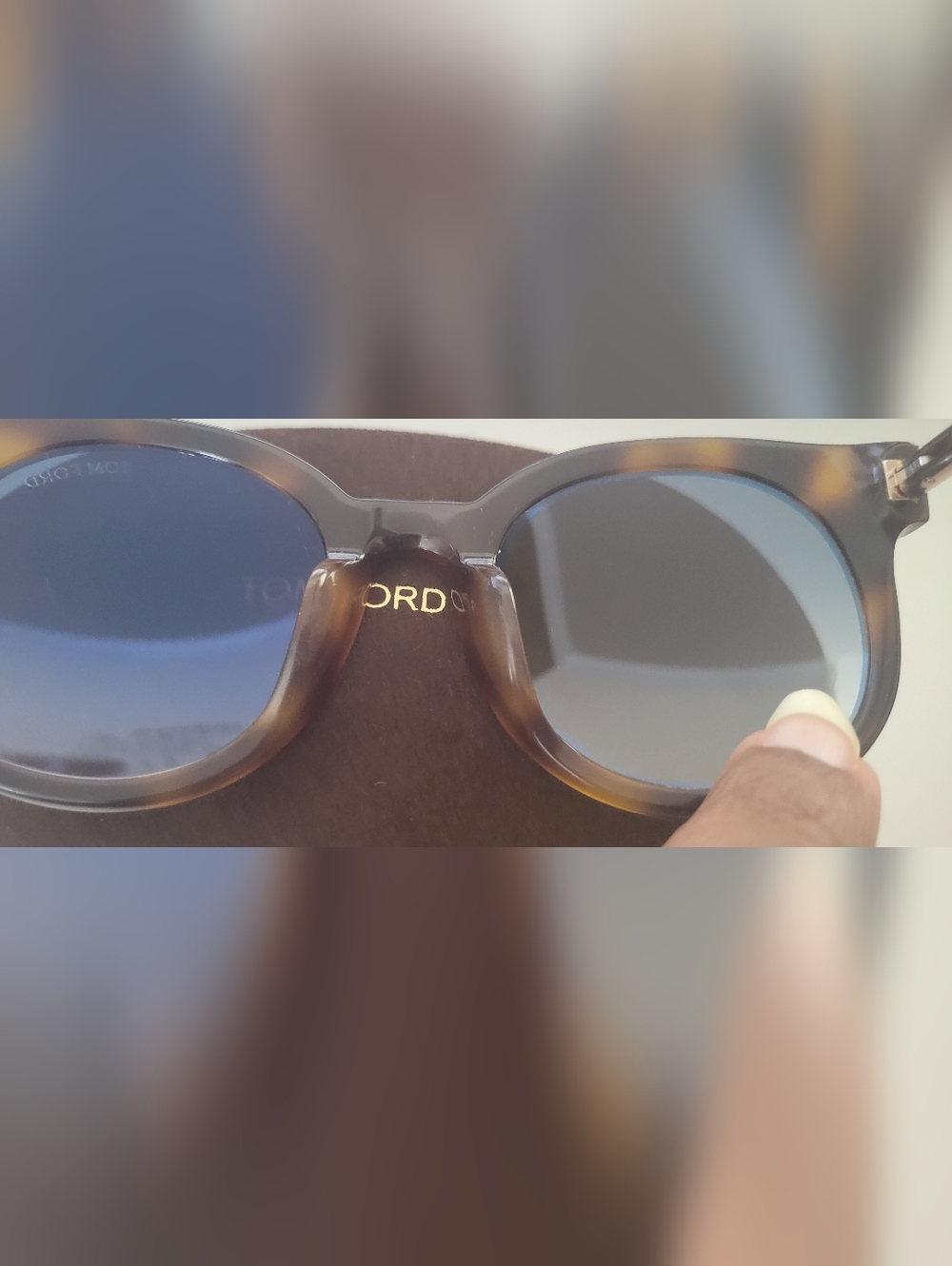 Tom Ford Tortoiseshell Round Sunglasses with Gradient Lenses Euc - Picture 6 of 16